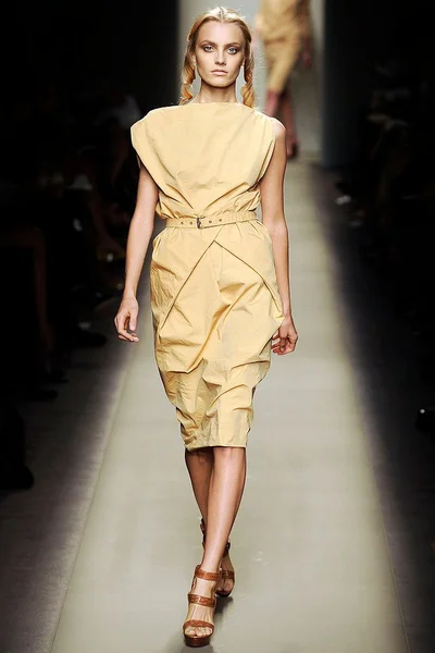 Look 10